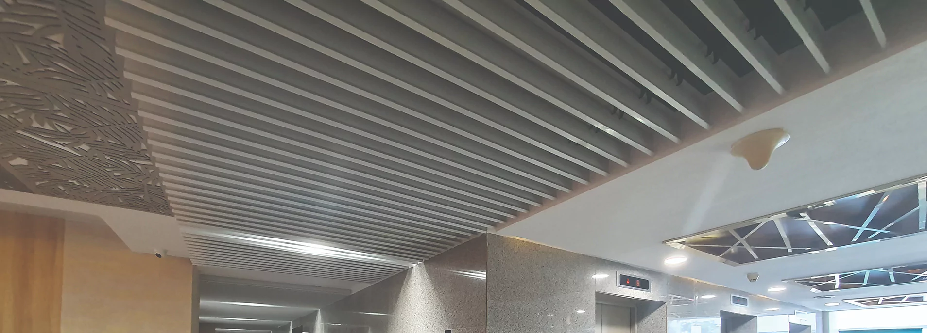 Solusi Plafon Unik dengan S Linear Ceiling Aluminium Prometama